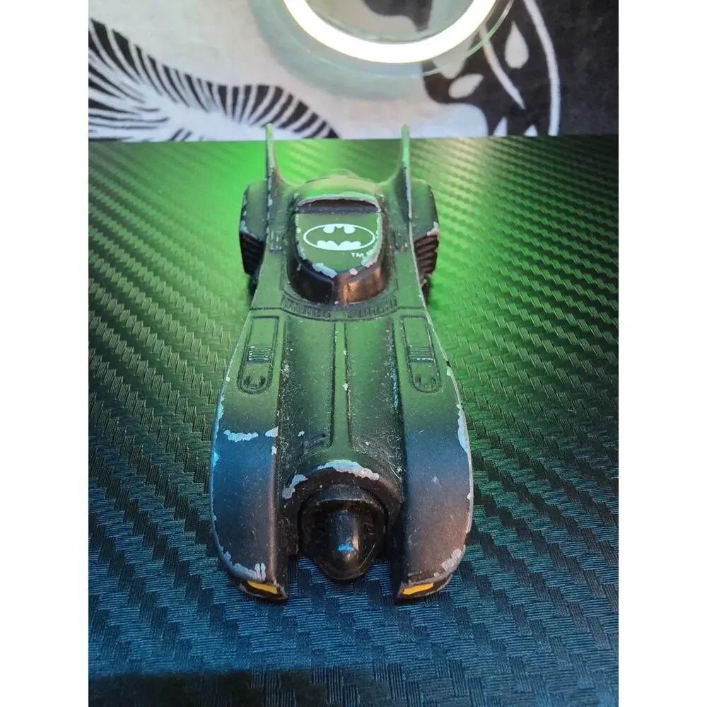 ERTL DC Comics Batman Batmobile 1/64 Scale Car TC-189 1992